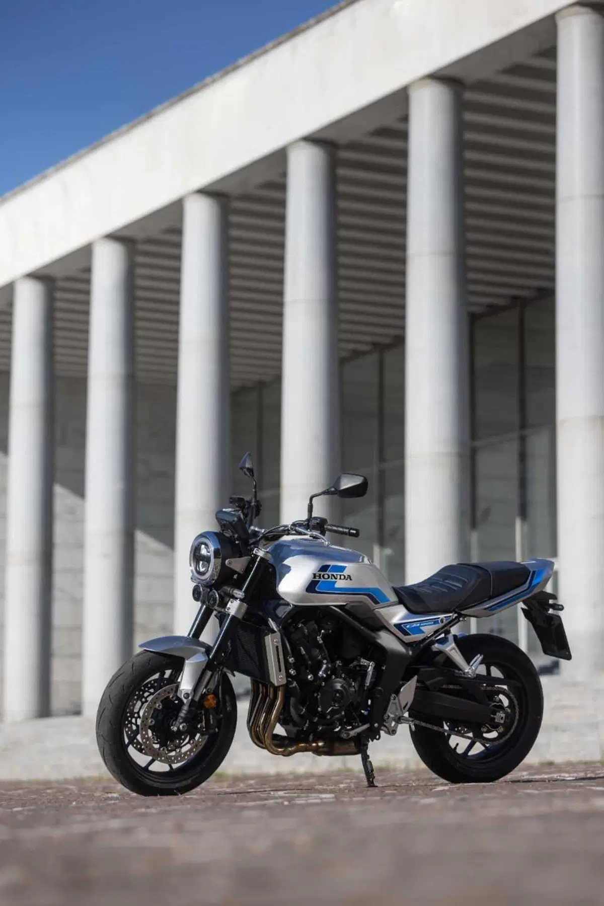 Honda CB1000F TEST: il mito degli anni '80 rivive in chiave moderna. Pregi e difetti [VIDEO E GALLERY] (26)