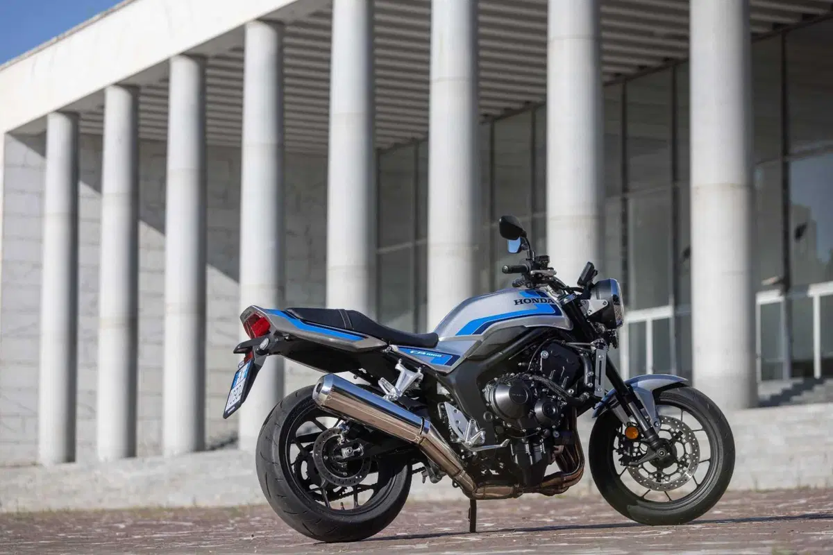 Honda CB1000F TEST: il mito degli anni '80 rivive in chiave moderna. Pregi e difetti [VIDEO E GALLERY] (27)