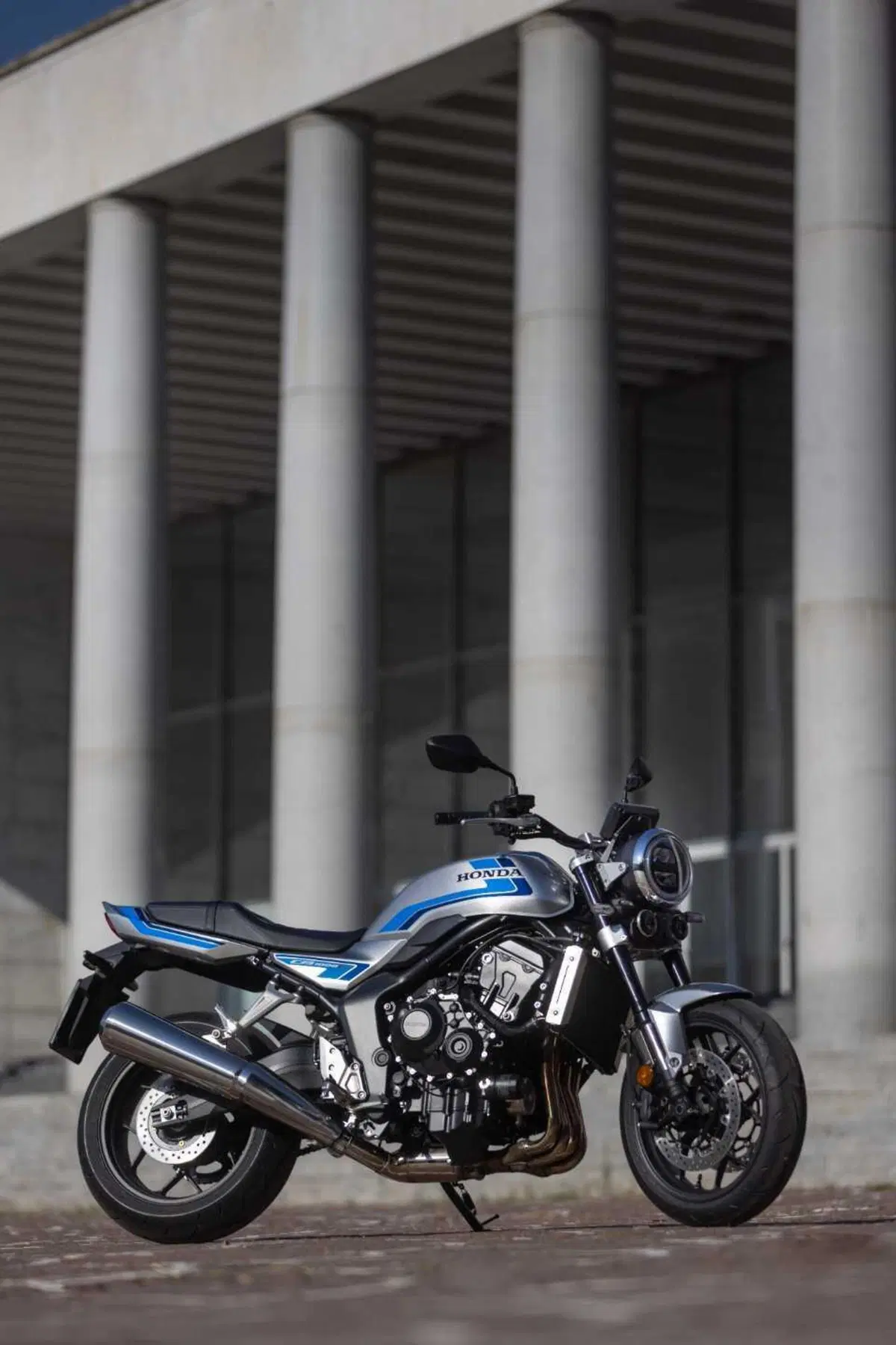 Honda CB1000F TEST: il mito degli anni '80 rivive in chiave moderna. Pregi e difetti [VIDEO E GALLERY] (29)