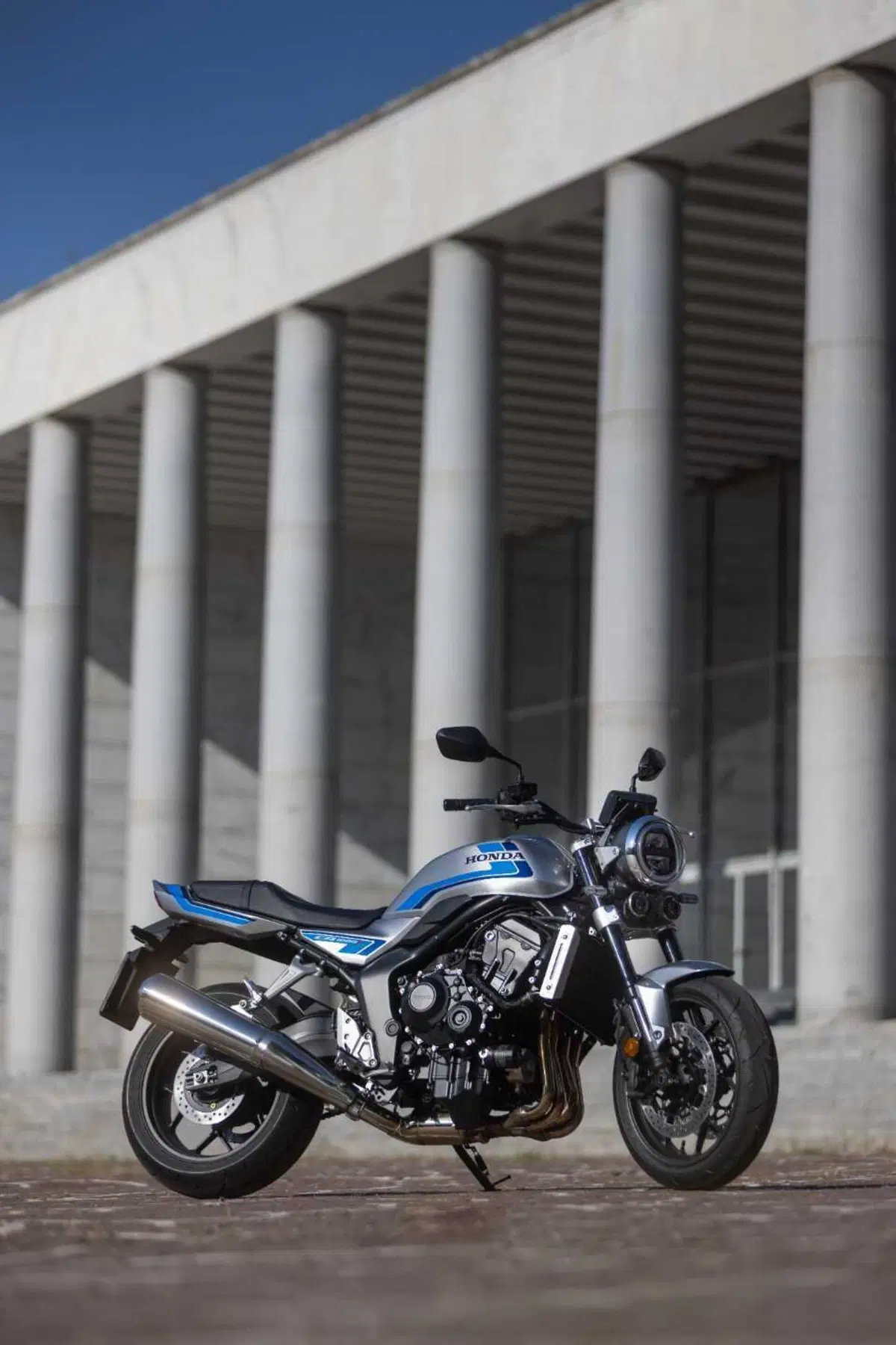 Honda CB1000F TEST: il mito degli anni '80 rivive in chiave moderna. Pregi e difetti [VIDEO E GALLERY] (31)