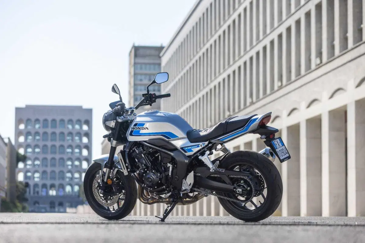 Honda CB1000F TEST: il mito degli anni '80 rivive in chiave moderna. Pregi e difetti [VIDEO E GALLERY] (33)