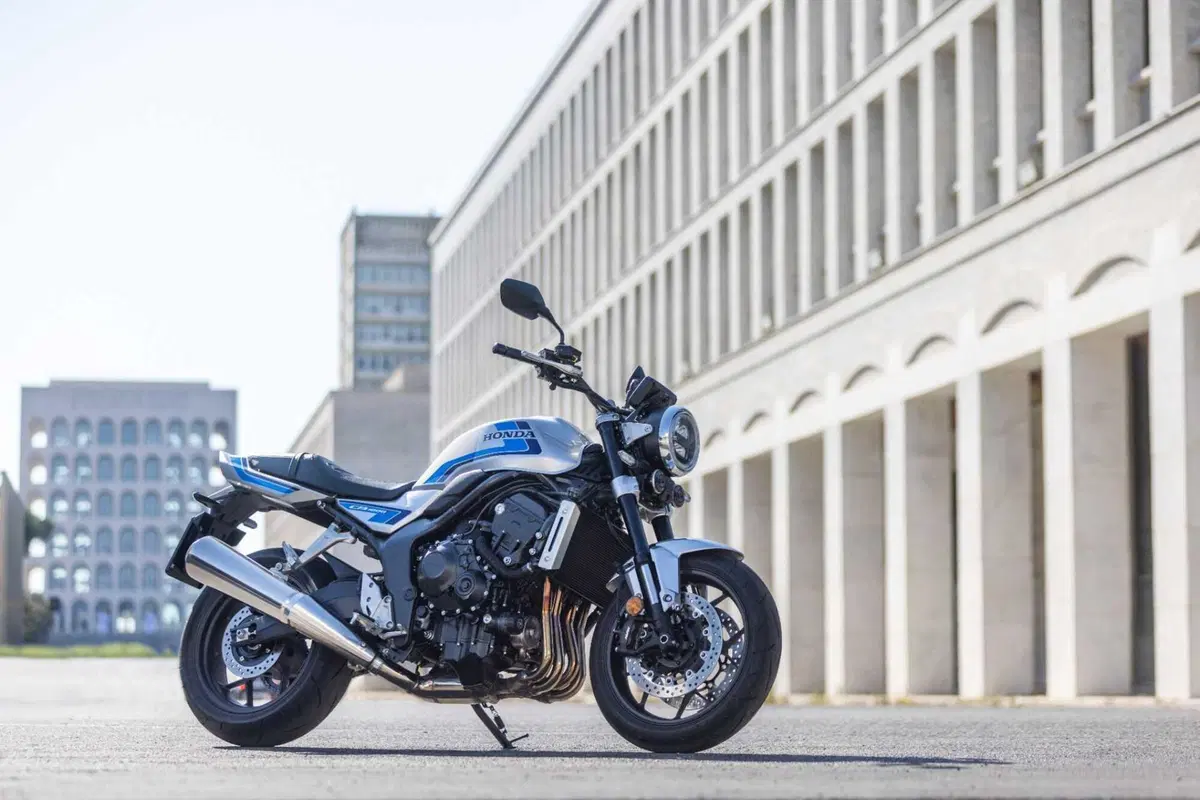 Honda CB1000F TEST: il mito degli anni '80 rivive in chiave moderna. Pregi e difetti [VIDEO E GALLERY] (36)