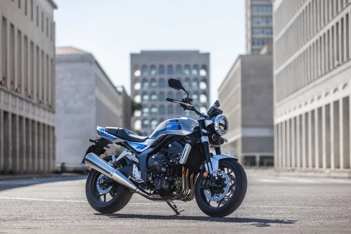 Honda CB1000F TEST: il mito degli anni '80 rivive in chiave moderna. Pregi e difetti [VIDEO E GALLERY] (40)