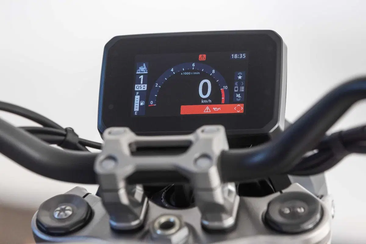Honda CB1000F TEST: il mito degli anni '80 rivive in chiave moderna. Pregi e difetti [VIDEO E GALLERY] (46)