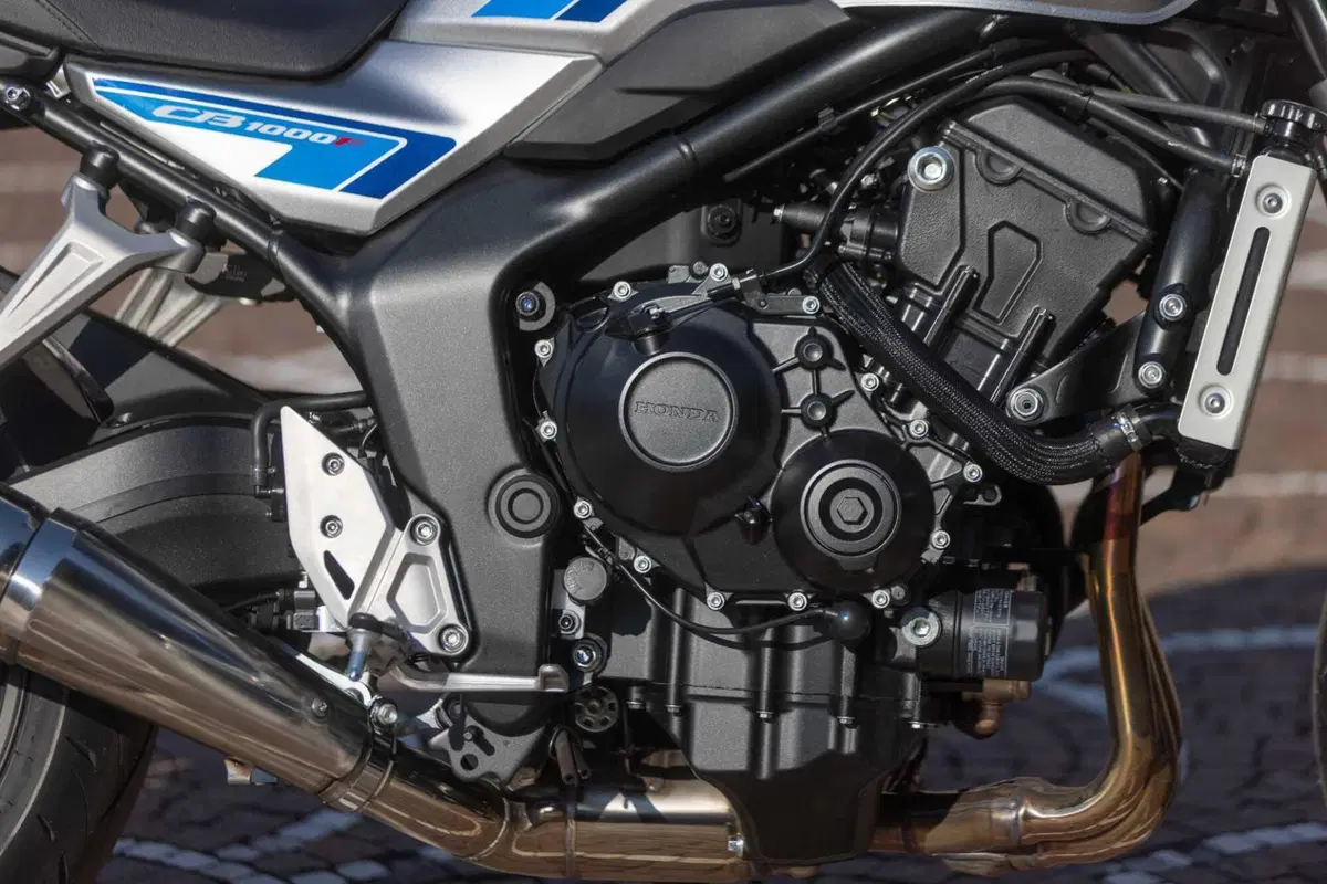 Honda CB1000F TEST: il mito degli anni '80 rivive in chiave moderna. Pregi e difetti [VIDEO E GALLERY] (49)