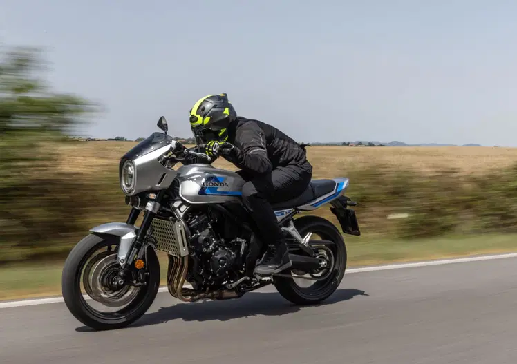 Honda CB1000F TEST: il mito degli anni '80 rivive in chiave moderna. Pregi e difetti [VIDEO E GALLERY]