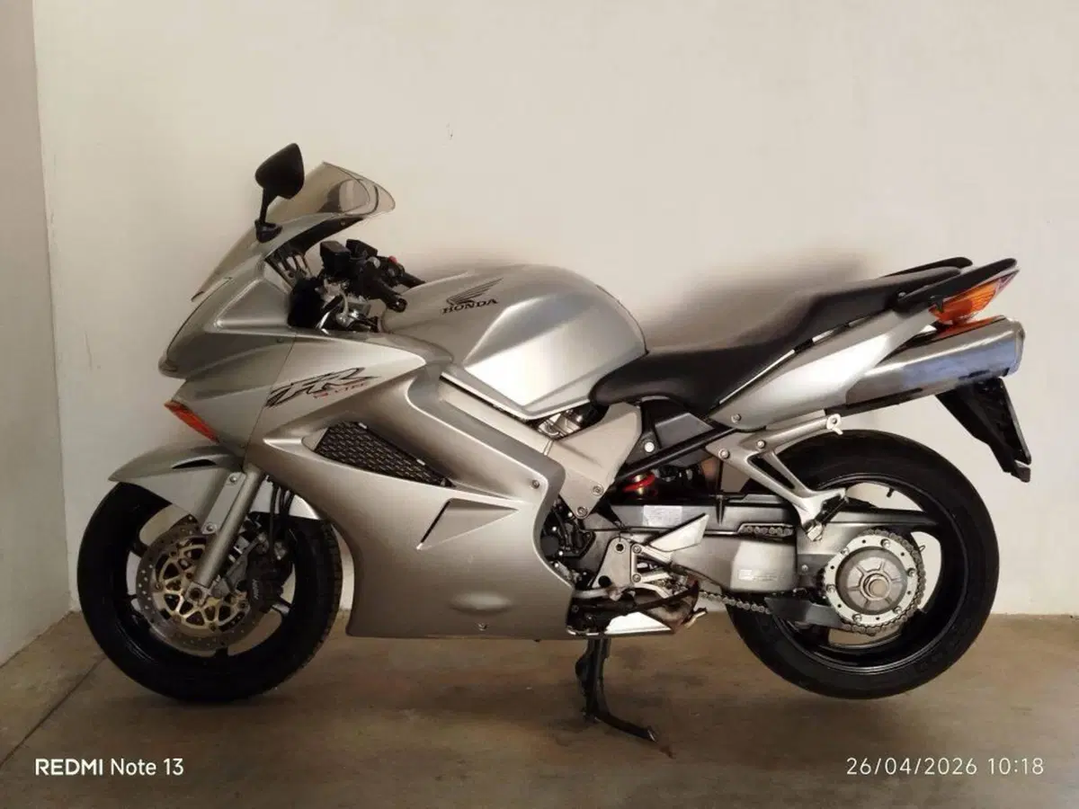 Honda VFR 800 (2002 - 05) (3)