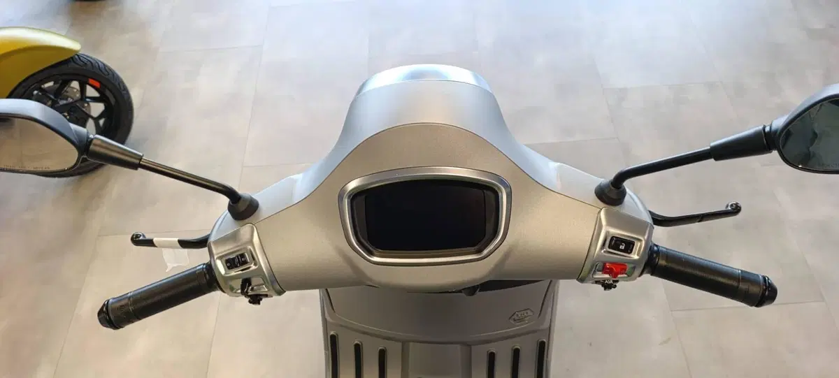 Vespa GTS 310 Edizione Ottantesimo (2026) (7)