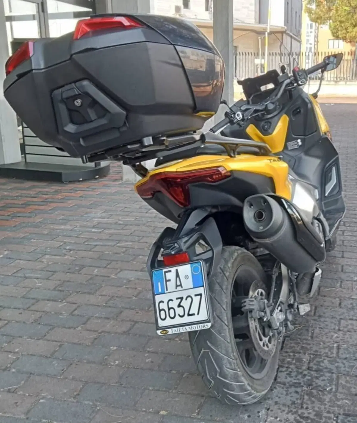 Yamaha T-Max 560 (2022 - 24) (4)