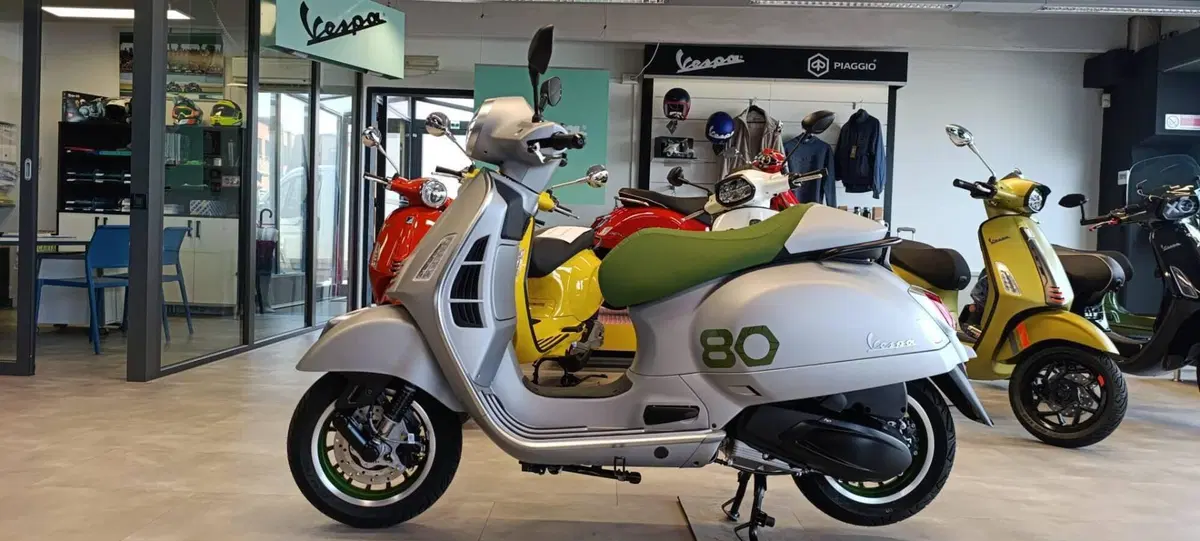 Vespa GTS 310 Edizione Ottantesimo (2026) (2)