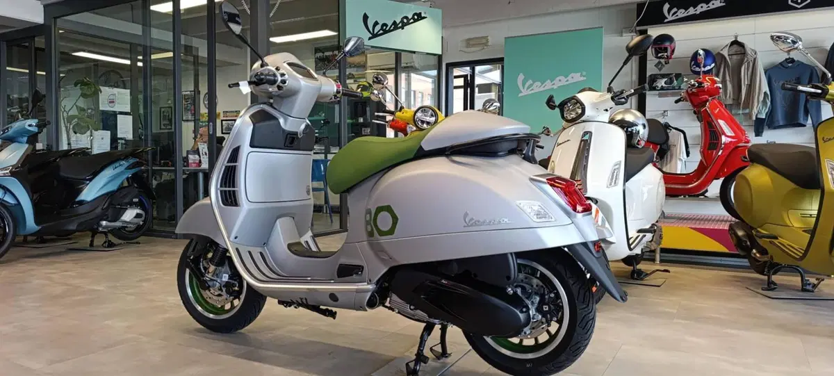 Vespa GTS 310 Edizione Ottantesimo (2026) (3)