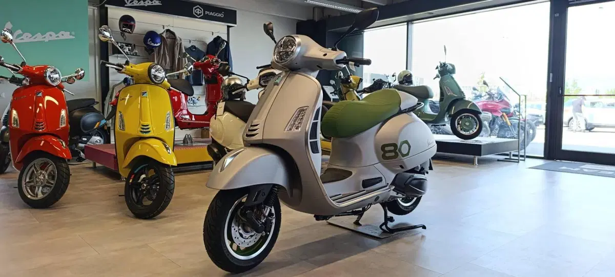 Vespa GTS 310 Edizione Ottantesimo (2026) (4)