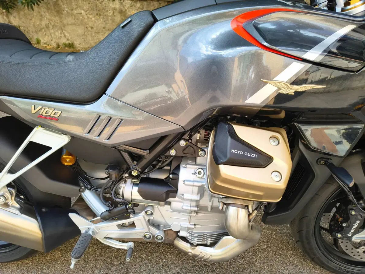 Moto Guzzi V100 Mandello S (2025 - 26) (2)