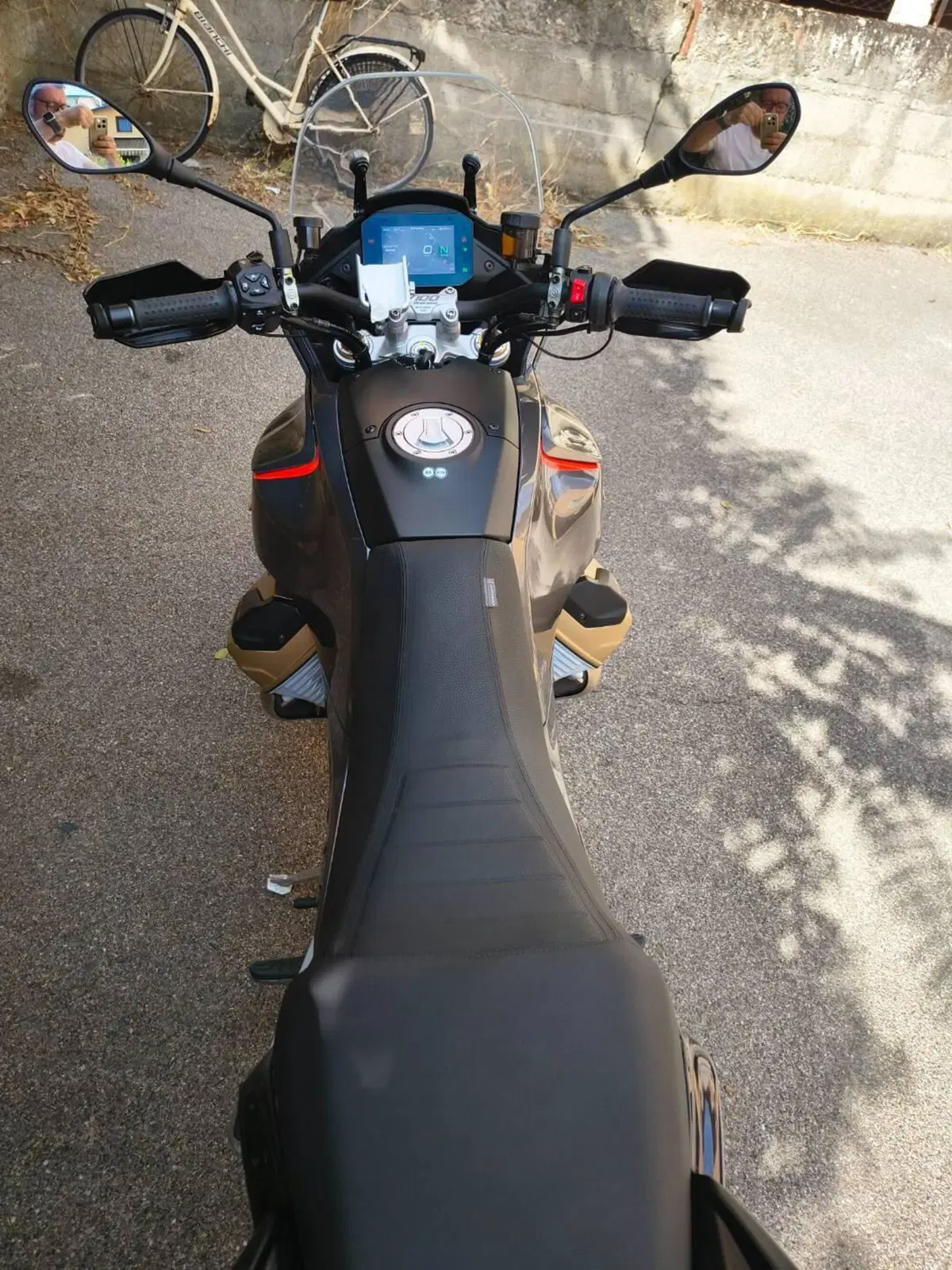 Moto Guzzi V100 Mandello S (2025 - 26) (9)