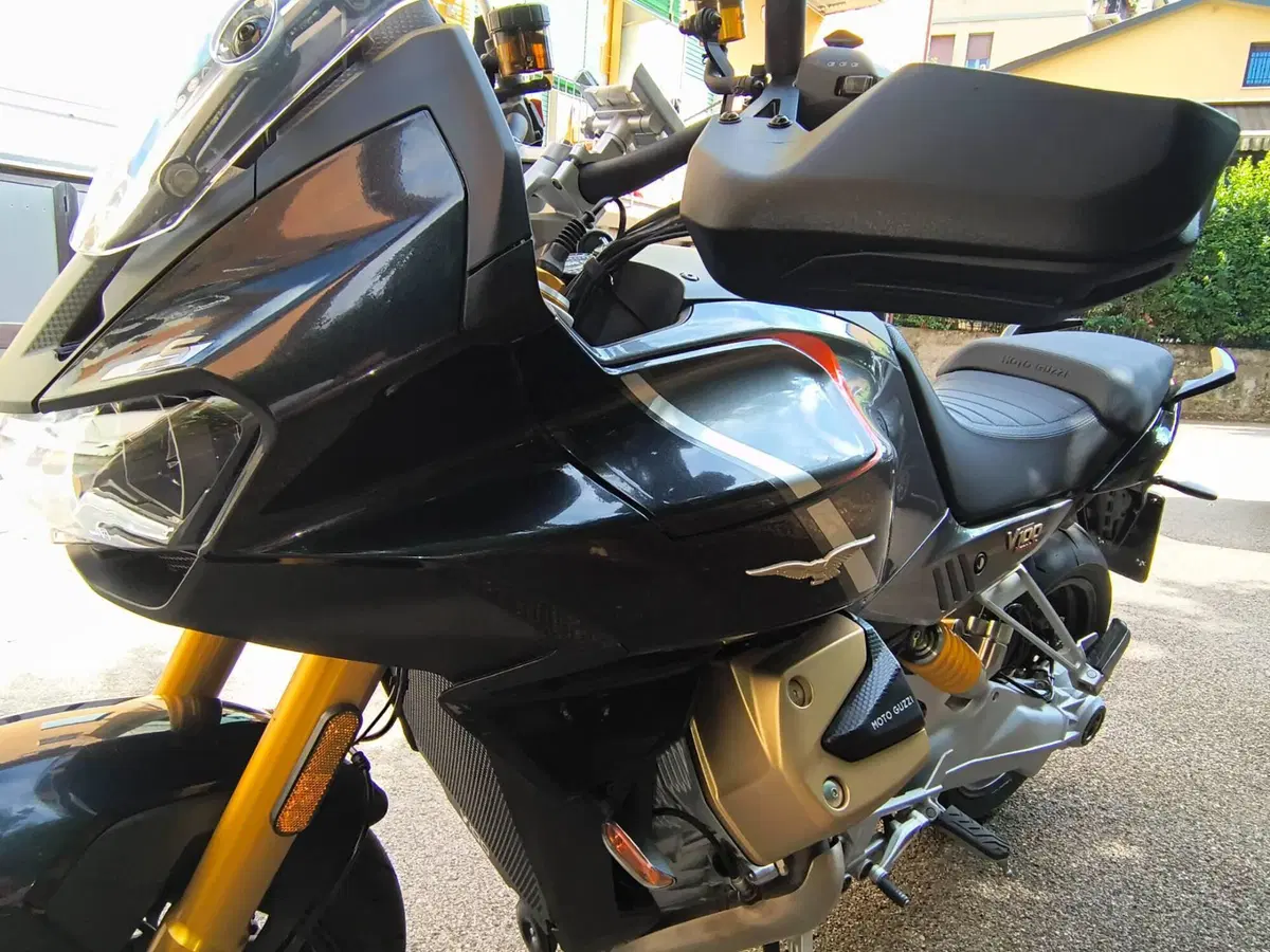 Moto Guzzi V100 Mandello S (2025 - 26) (10)