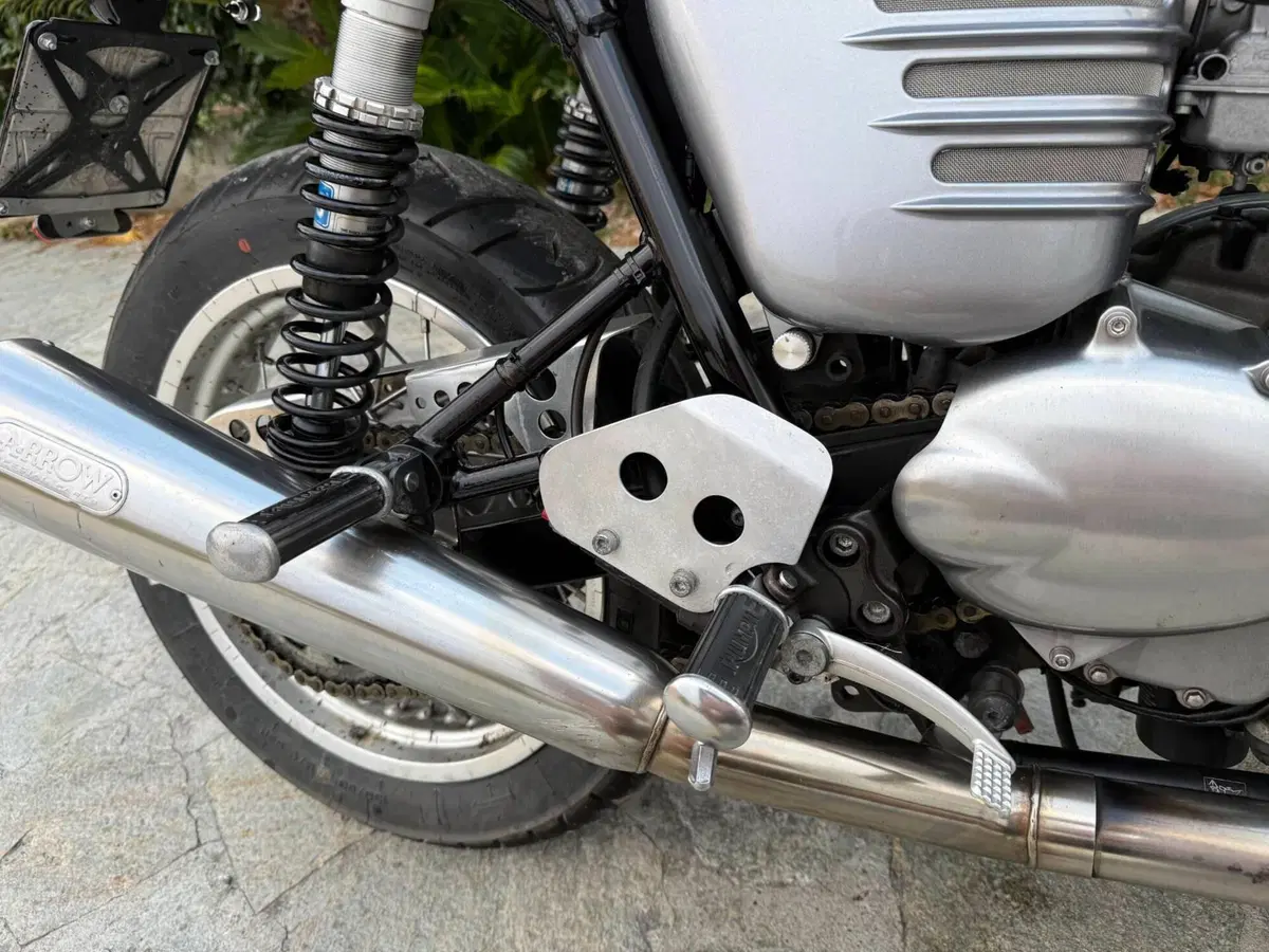 Triumph Thruxton 900 (2004 - 15) (3)