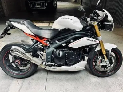 Triumph Speed Triple 1050 R ABS (2011 - 15) usata