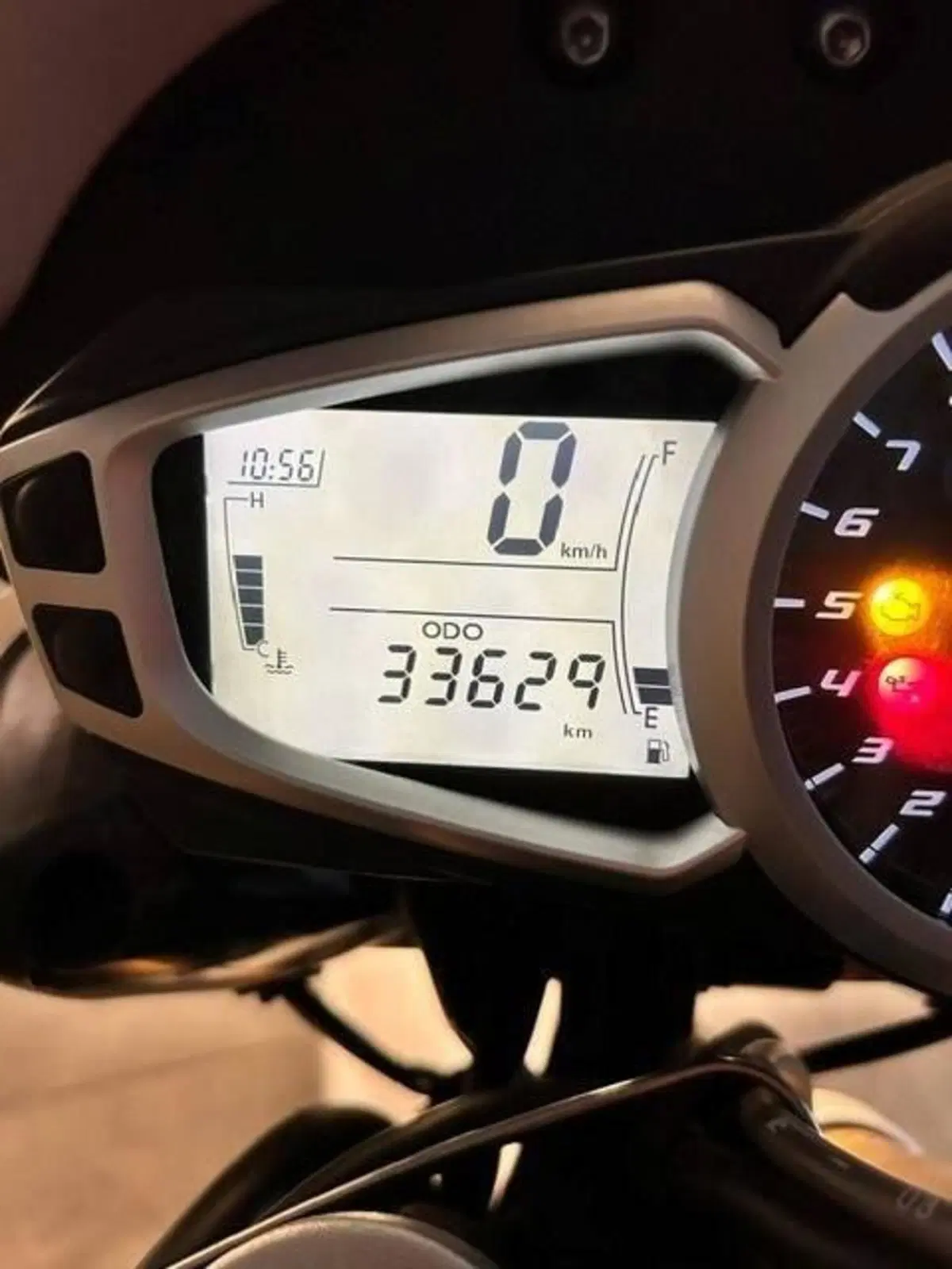Triumph Speed Triple 1050 R ABS (2011 - 15) (7)