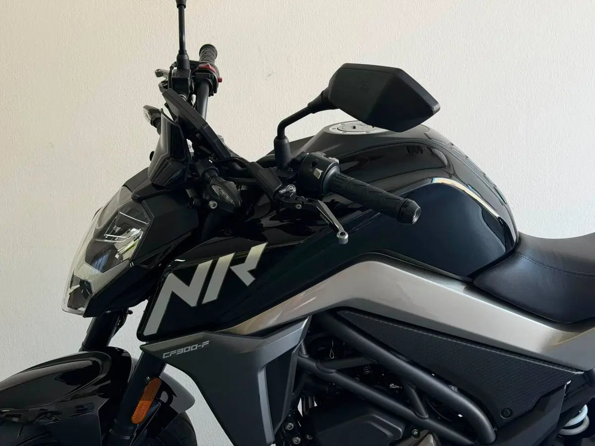 CFMOTO 300NK (2021 - 26) (5)