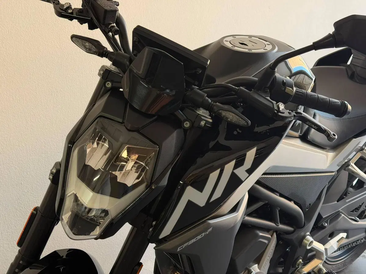 CFMOTO 300NK (2021 - 26) (8)