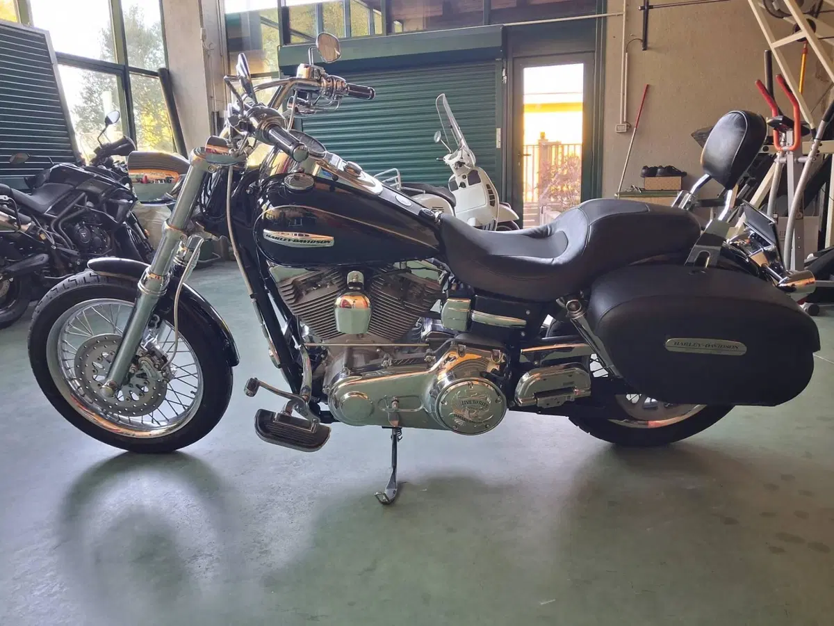 Harley-Davidson 1584 Super Glide Custom (2008 - 13) - FXDC (20)