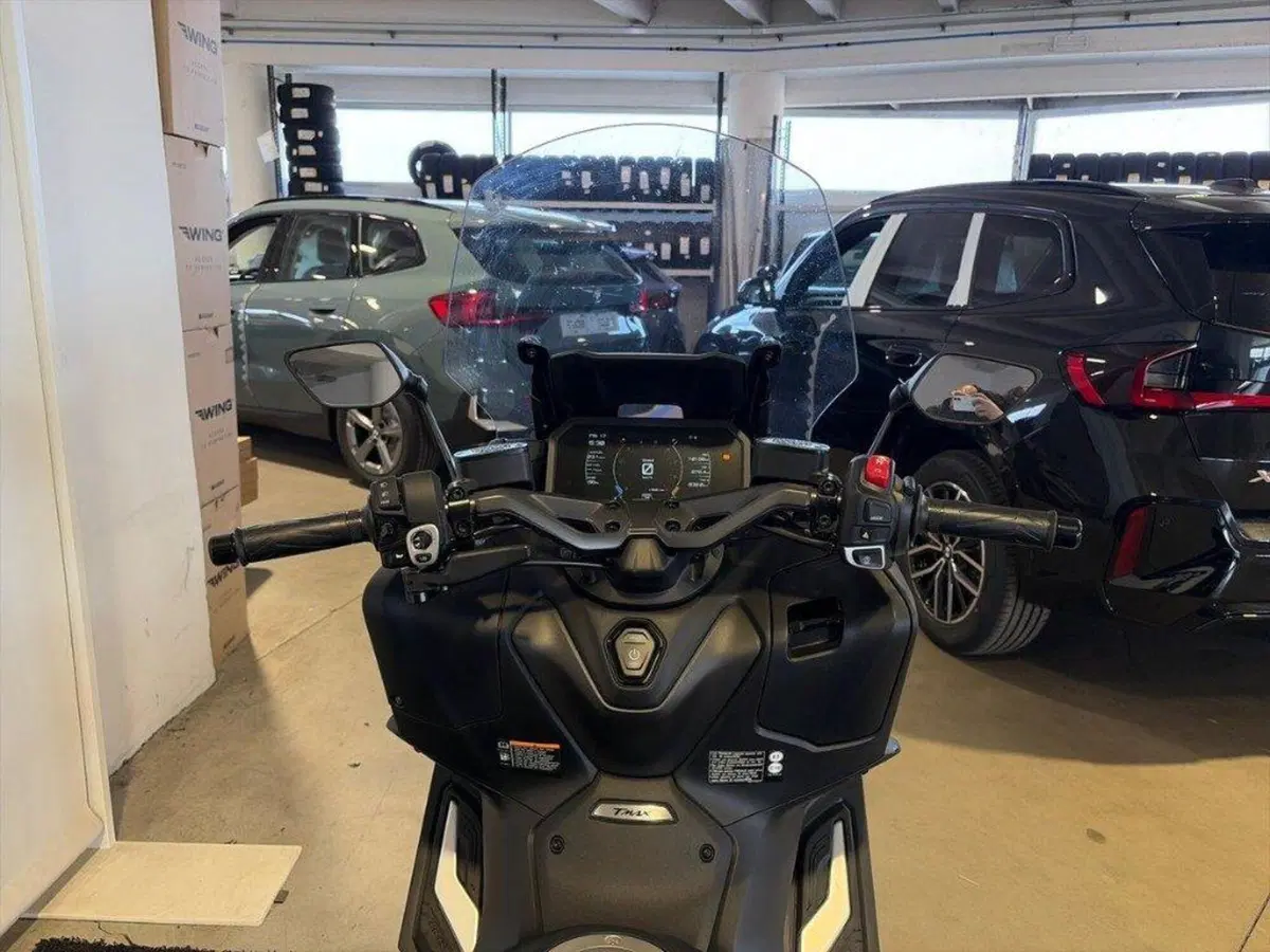 Yamaha T-Max 560 (2025 - 26) (7)