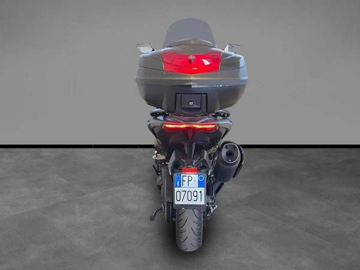 Yamaha T-Max 560 (2025 - 26) (4)