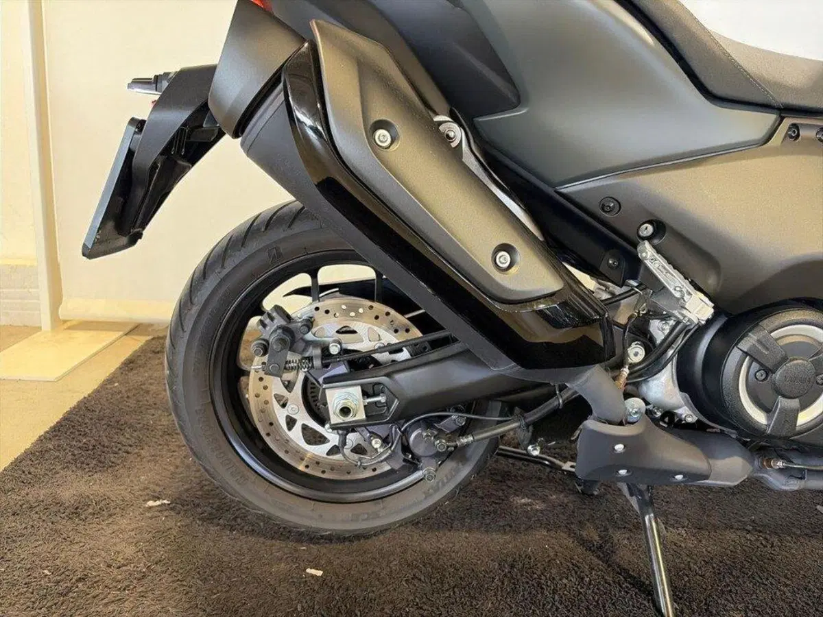 Yamaha T-Max 560 (2025 - 26) (9)