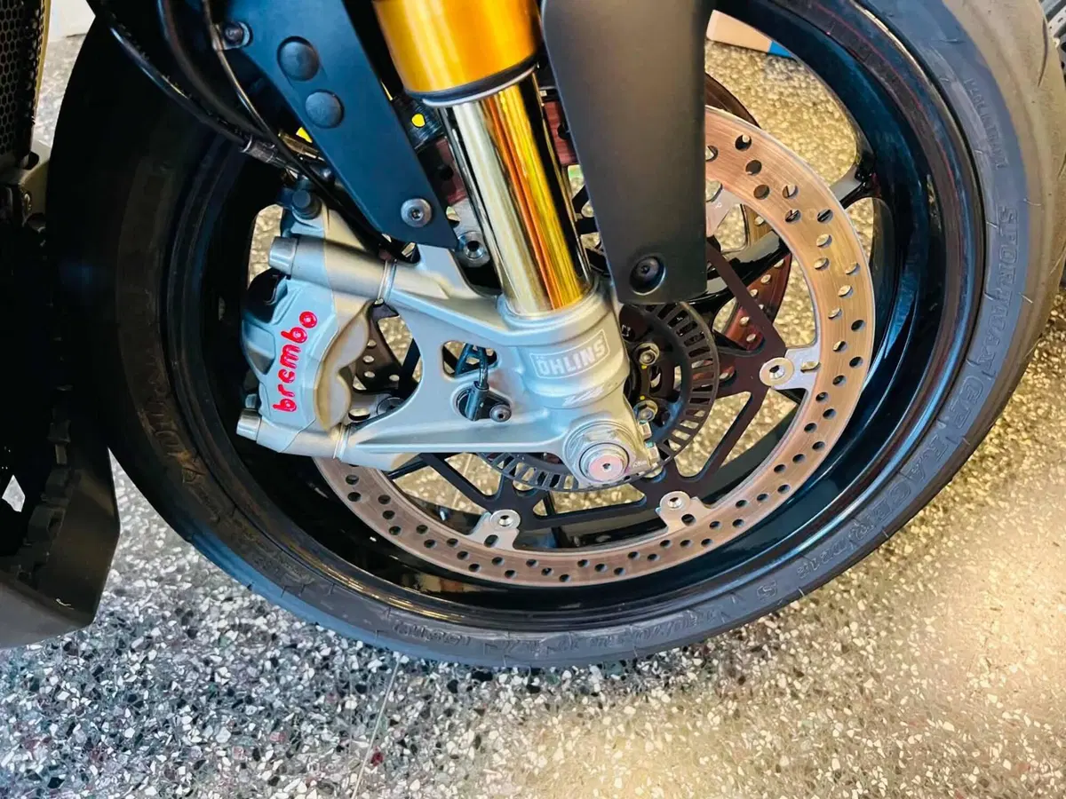 Aprilia Tuono V4 Factory (2021 - 24) (2)