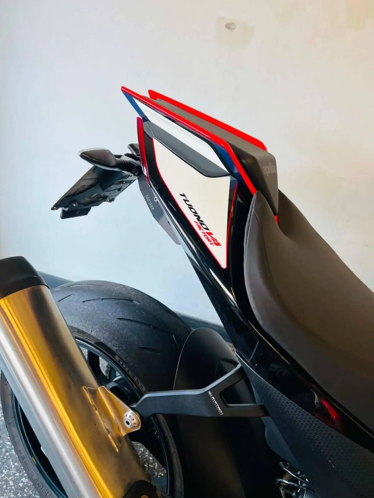 Aprilia Tuono V4 Factory (2021 - 24) (3)