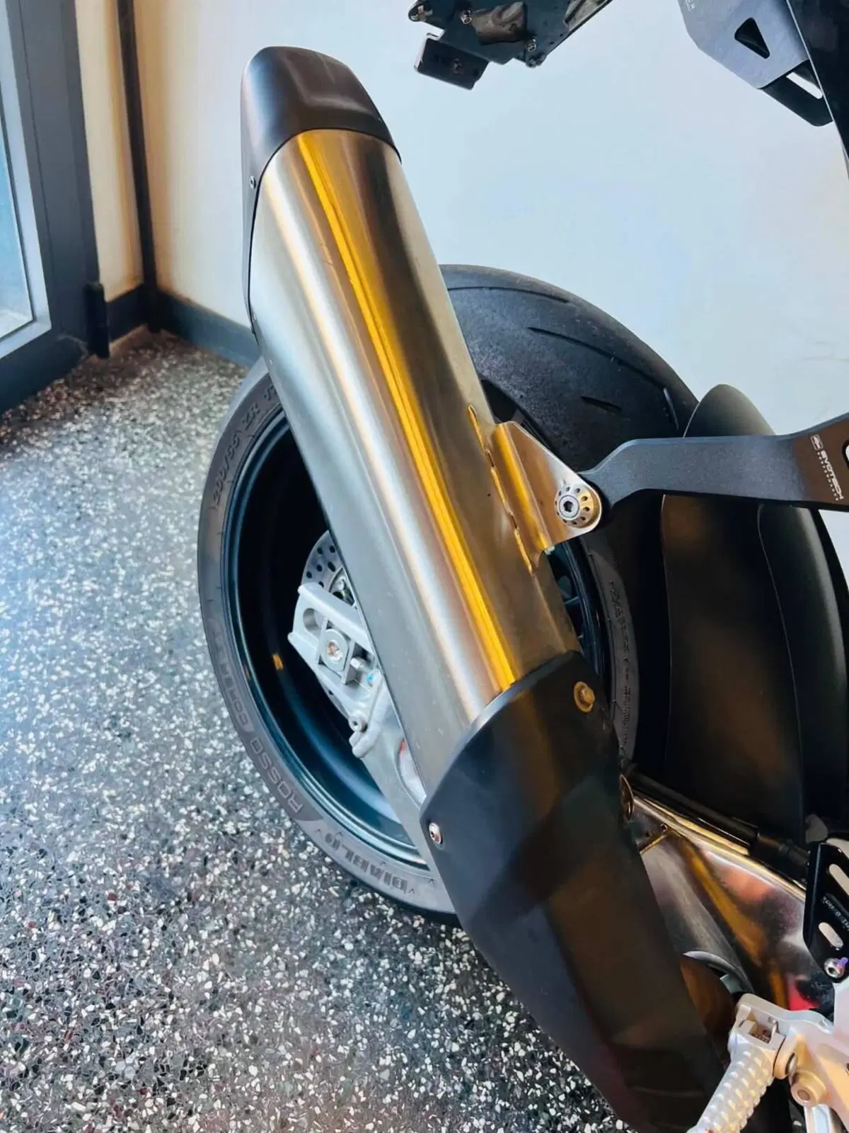 Aprilia Tuono V4 Factory (2021 - 24) (4)