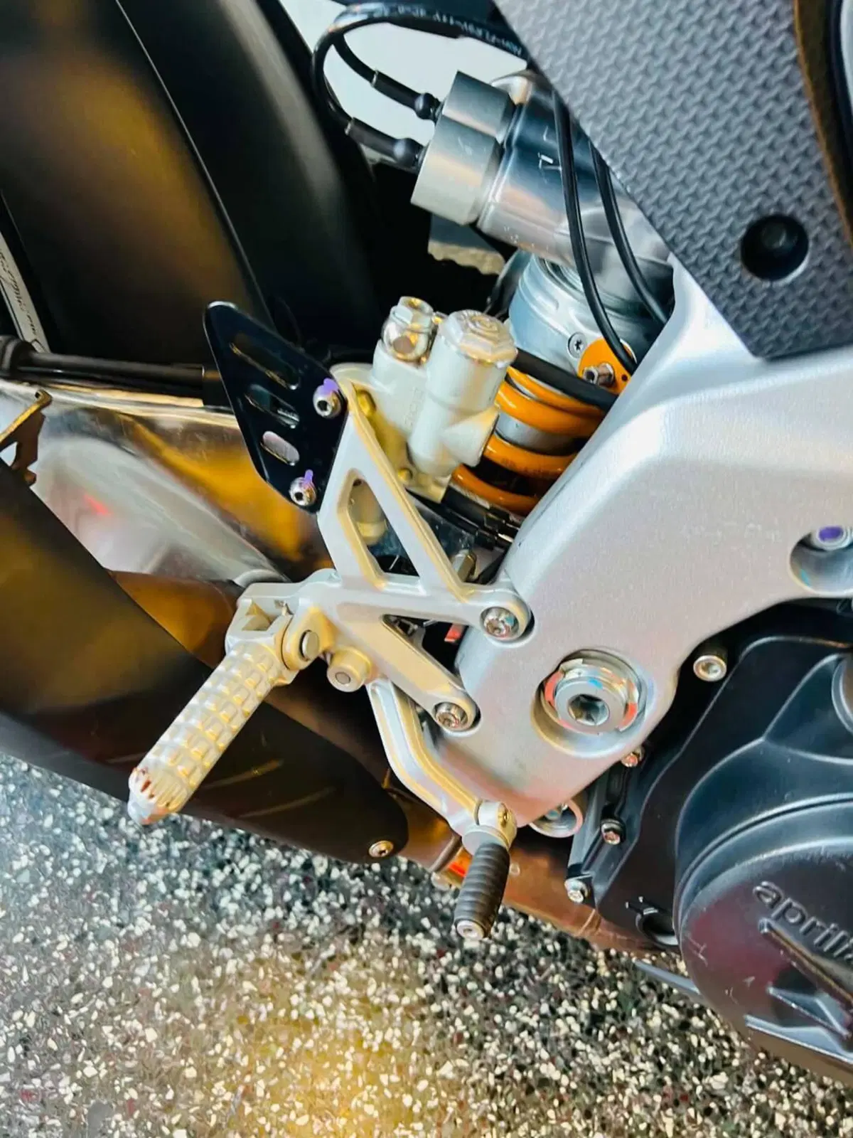 Aprilia Tuono V4 Factory (2021 - 24) (11)