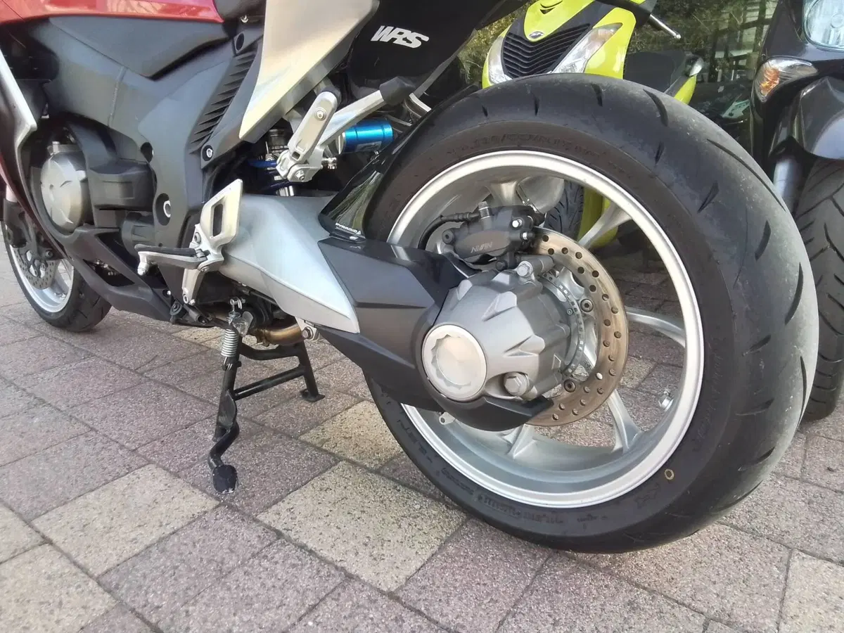 Honda VFR 1200 F DCT ABS (2010 - 16) (19)