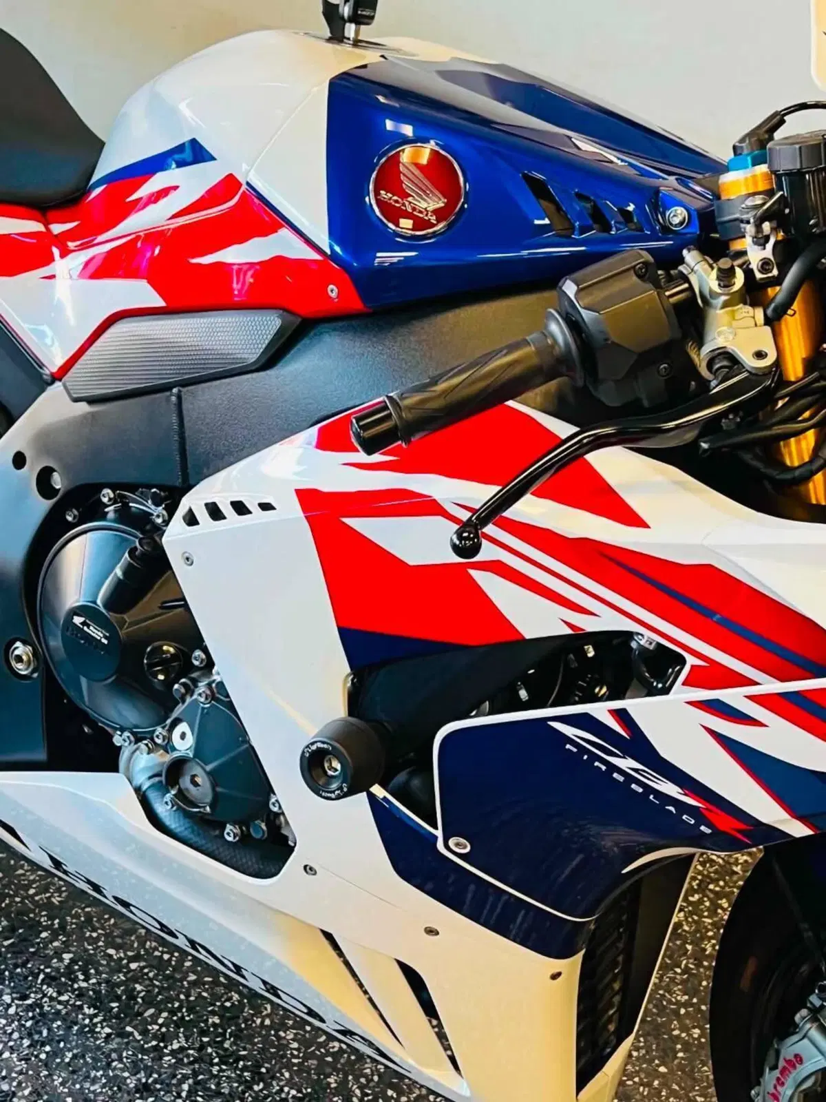 Honda CBR 1000 RR-R Fireblade SP 30th Anniversary (2022 - 23) (2)