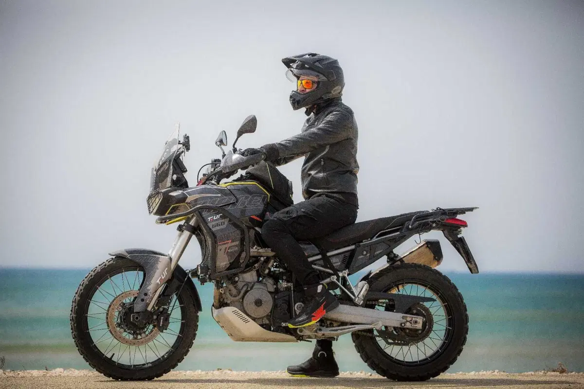 Nuovo look per Eleveit Stratos E-Dry (3)
