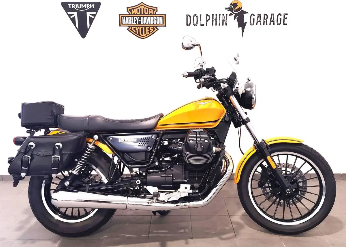 Moto Guzzi V9 Roamer (2016 - 18) (2)