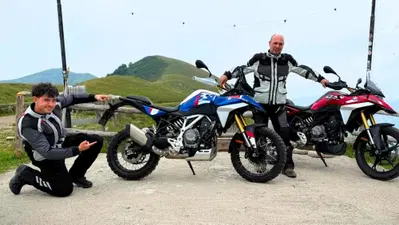 Due generazioni, una moto: BMW F 450 GS unisce nella voglia d'avventura [VIDEO]