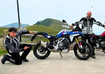 Due generazioni, una moto: BMW F 450 GS unisce nella voglia d'avventura [VIDEO]
