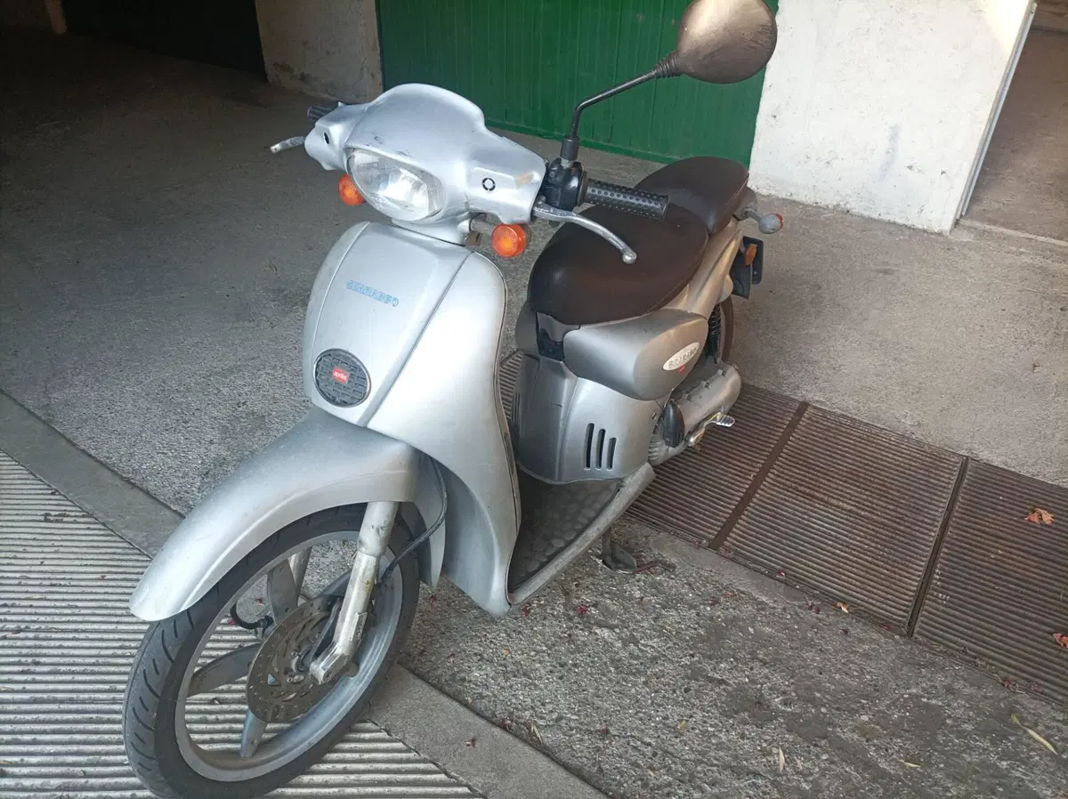 Aprilia Scarabeo 50 De Luxe (1997 - 99) (3)