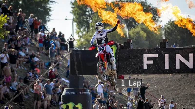 Foxhills torna nel Mondiale e stravolge la MXGP: Herlings domina, Lucas Coenen si ferma [VIDEO]