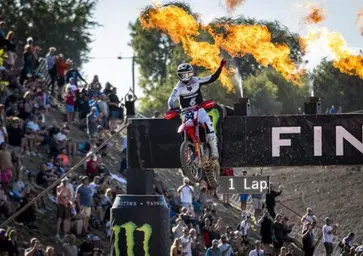 Foxhills torna nel Mondiale e stravolge la MXGP: Herlings domina, Lucas Coenen si ferma [VIDEO]