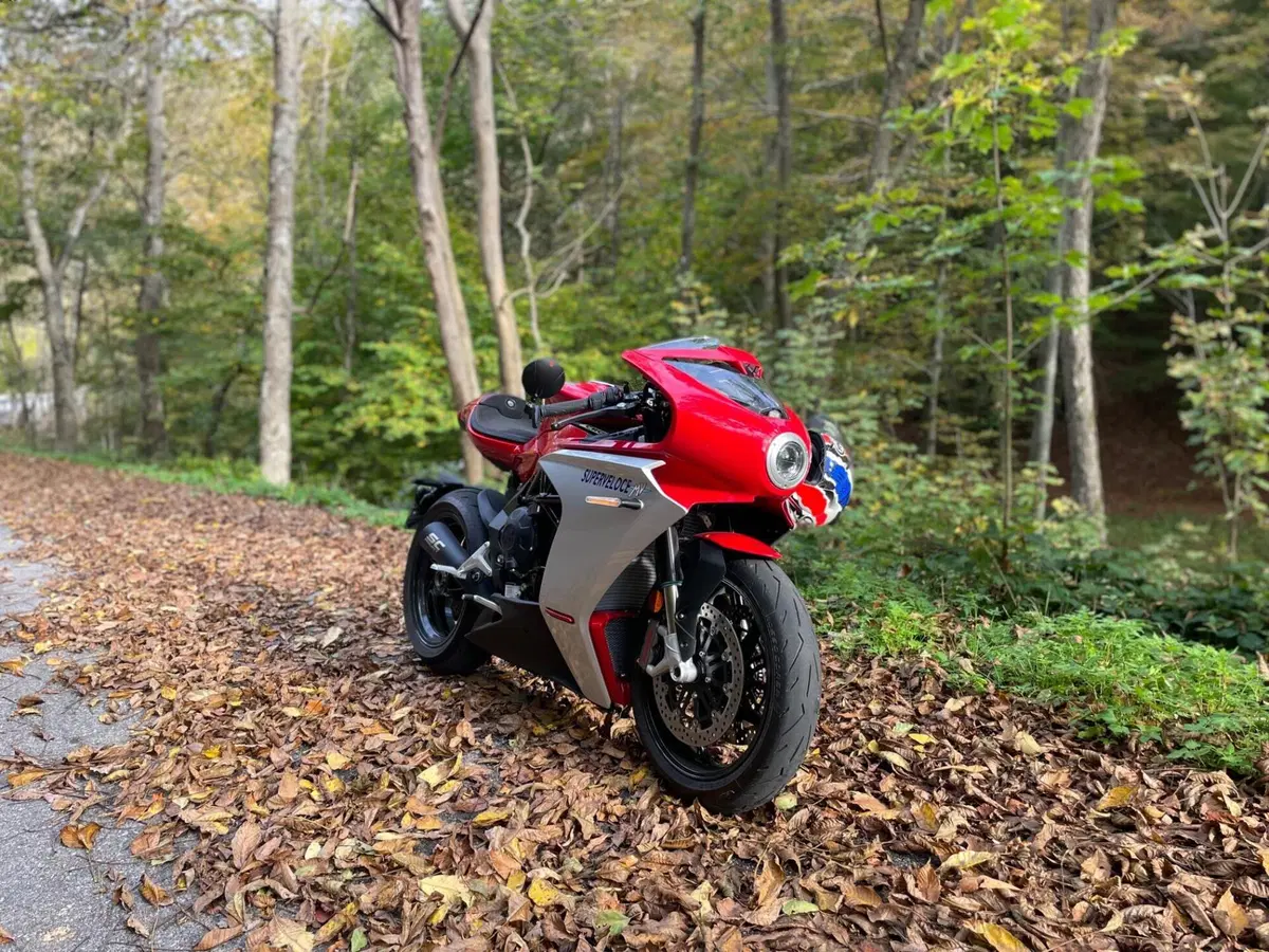 MV Agusta Superveloce 800 (2021 - 25) (2)