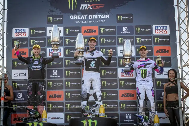 Il podio della MXGP. Da sinistra: Febvre, Herlings e Gajser.