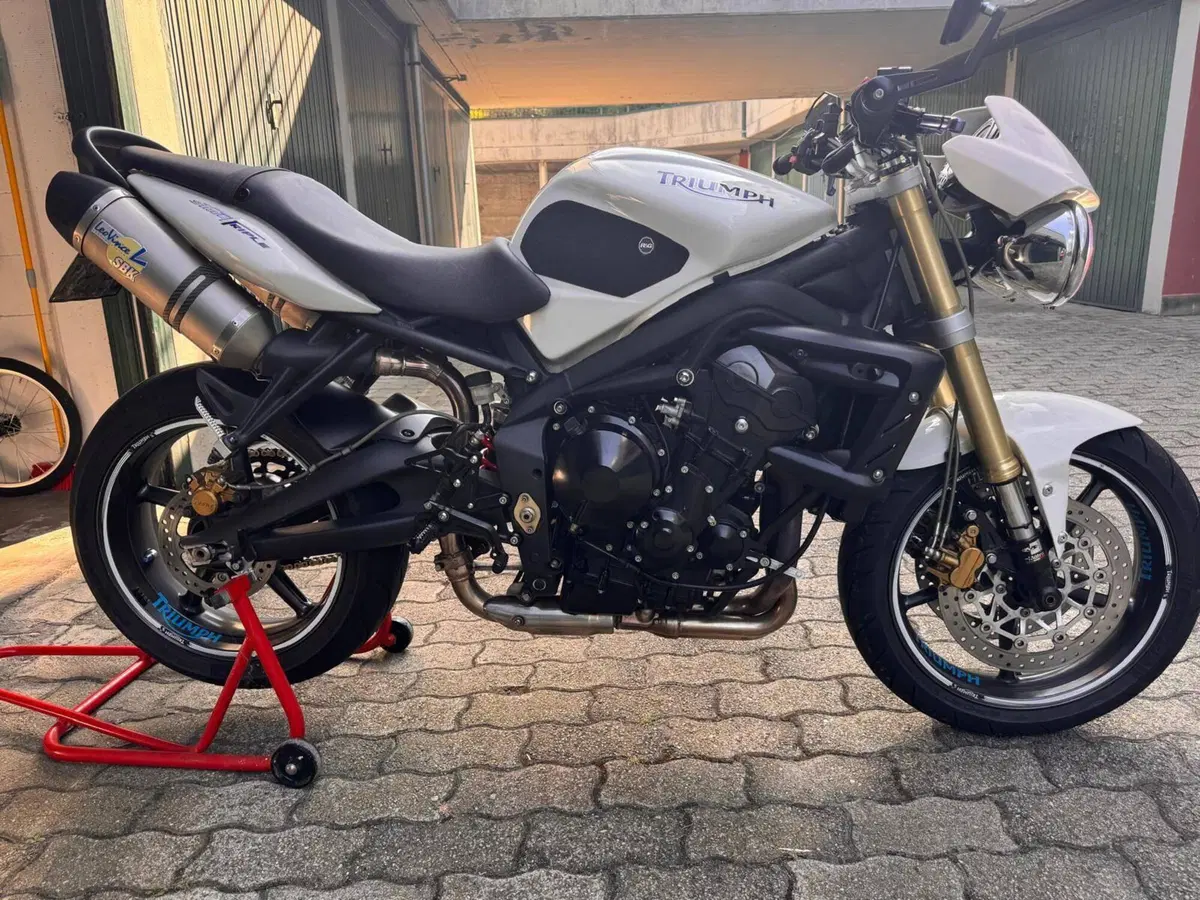 Triumph Street Triple (2007 - 12) (3)