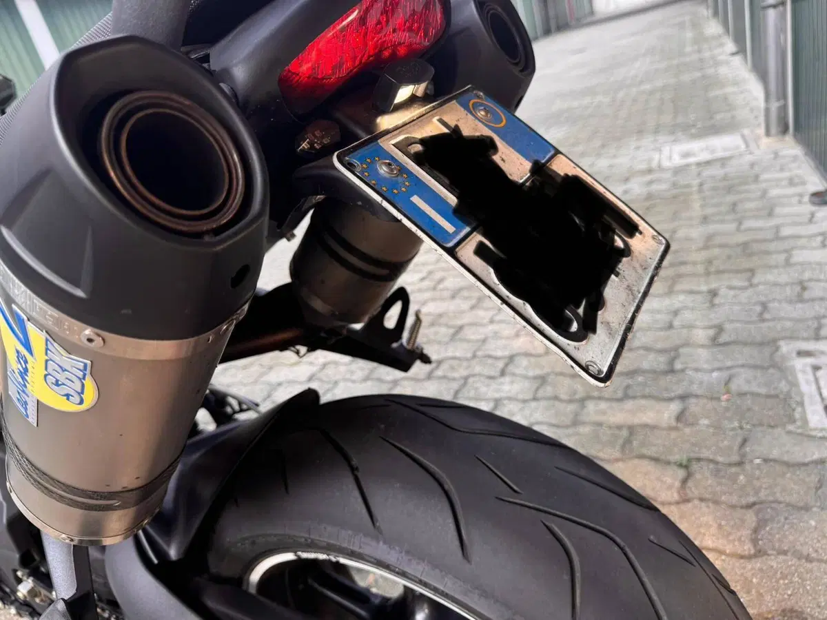 Triumph Street Triple (2007 - 12) (5)