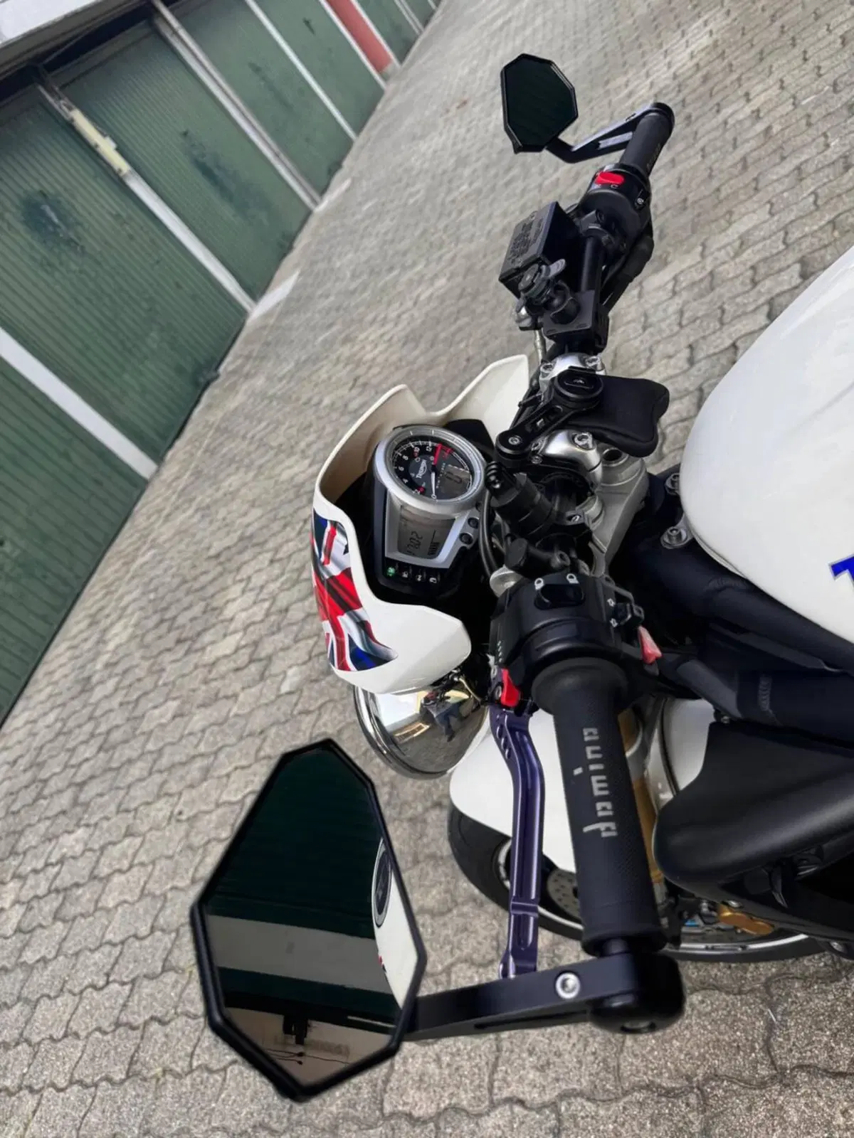 Triumph Street Triple (2007 - 12) (11)