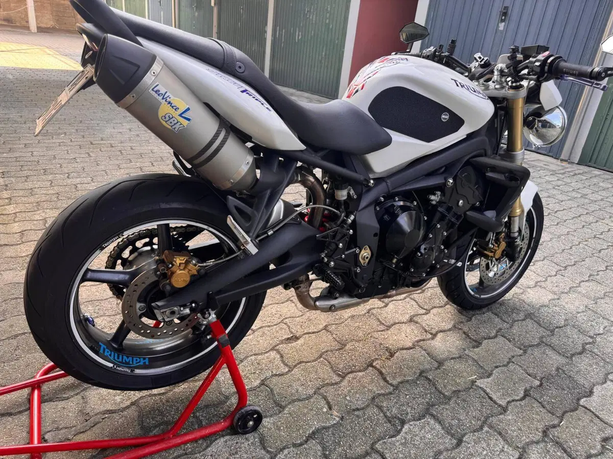 Triumph Street Triple (2007 - 12) (12)