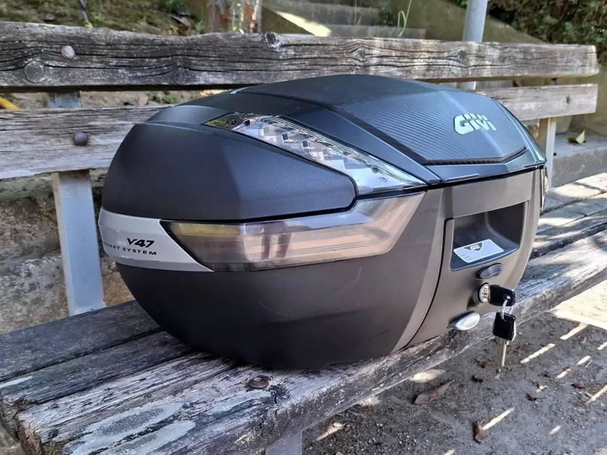 Bauletto Givi V47NNT Tech Monokey 47 Litri Nero (2)