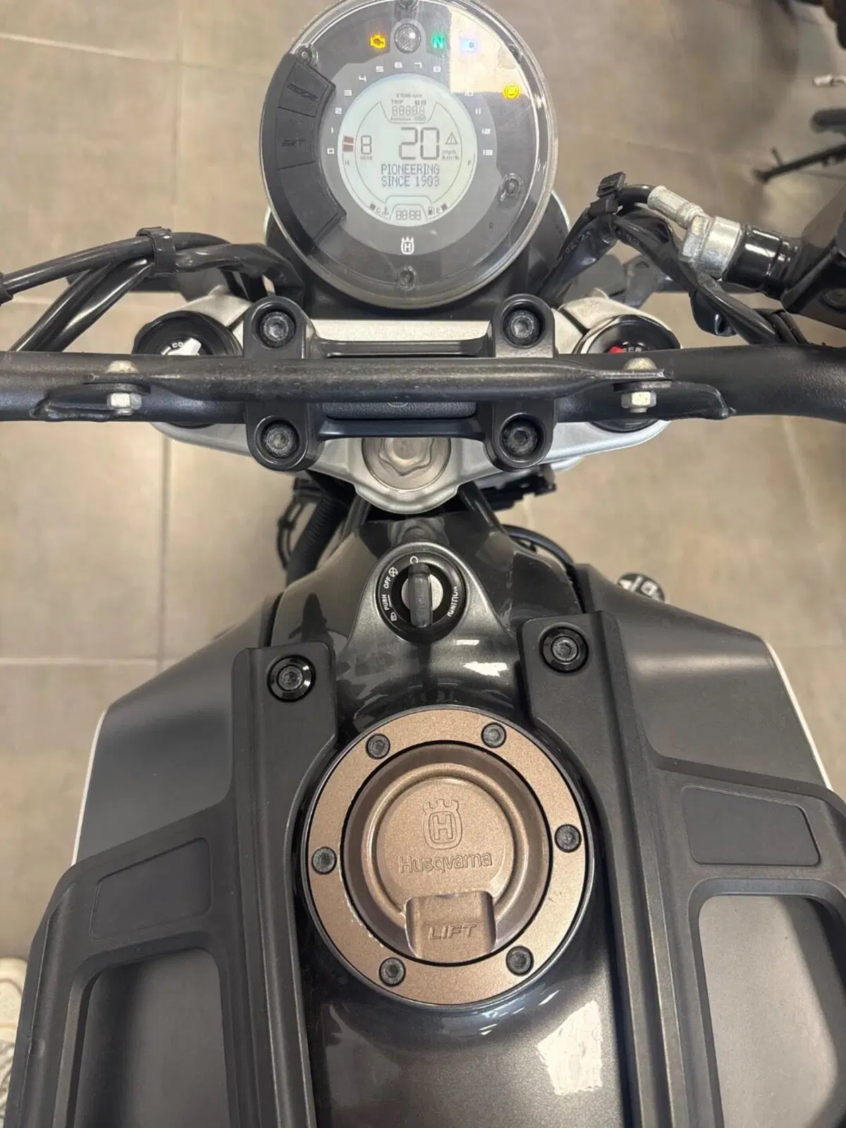 Husqvarna Svartpilen 401 (2021 - 23) (3)