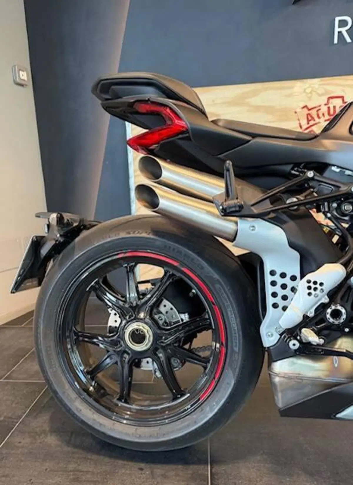 MV Agusta Brutale 1000 RR (2021 - 25) (6)